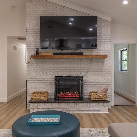 فيلا Mid-Century Modern Impeccable Remodel With Hot Tub آشفيل المظهر الخارجي الصورة