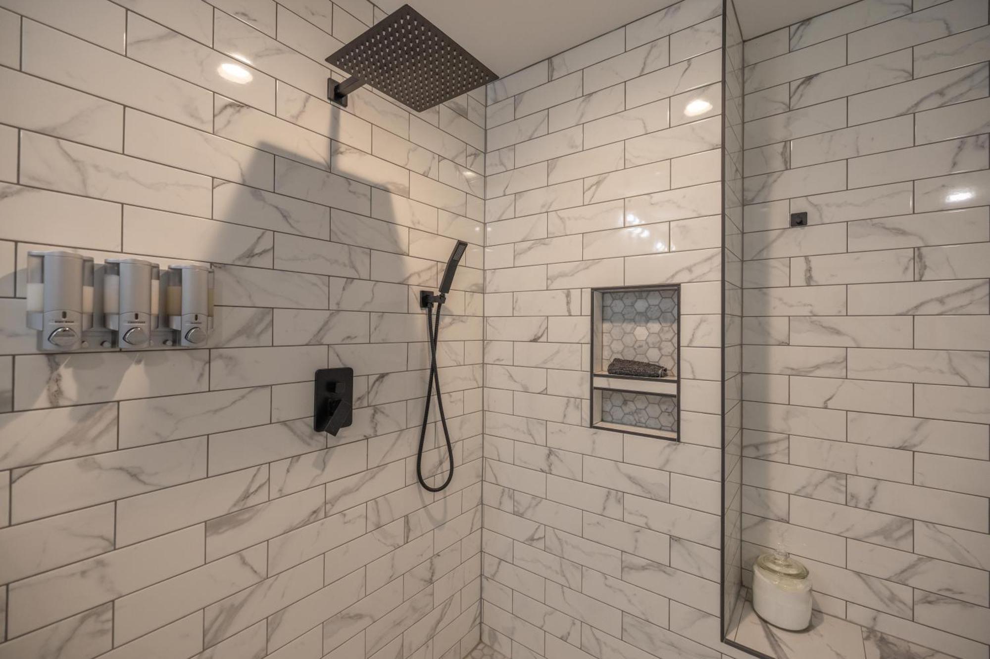 فيلا Mid-Century Modern Impeccable Remodel With Hot Tub آشفيل المظهر الخارجي الصورة