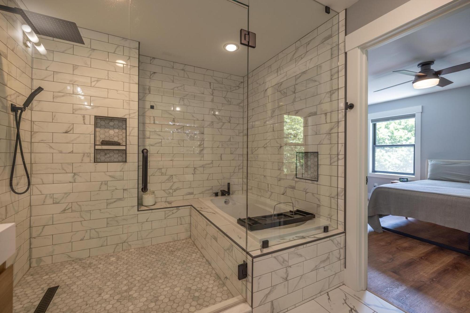فيلا Mid-Century Modern Impeccable Remodel With Hot Tub آشفيل المظهر الخارجي الصورة
