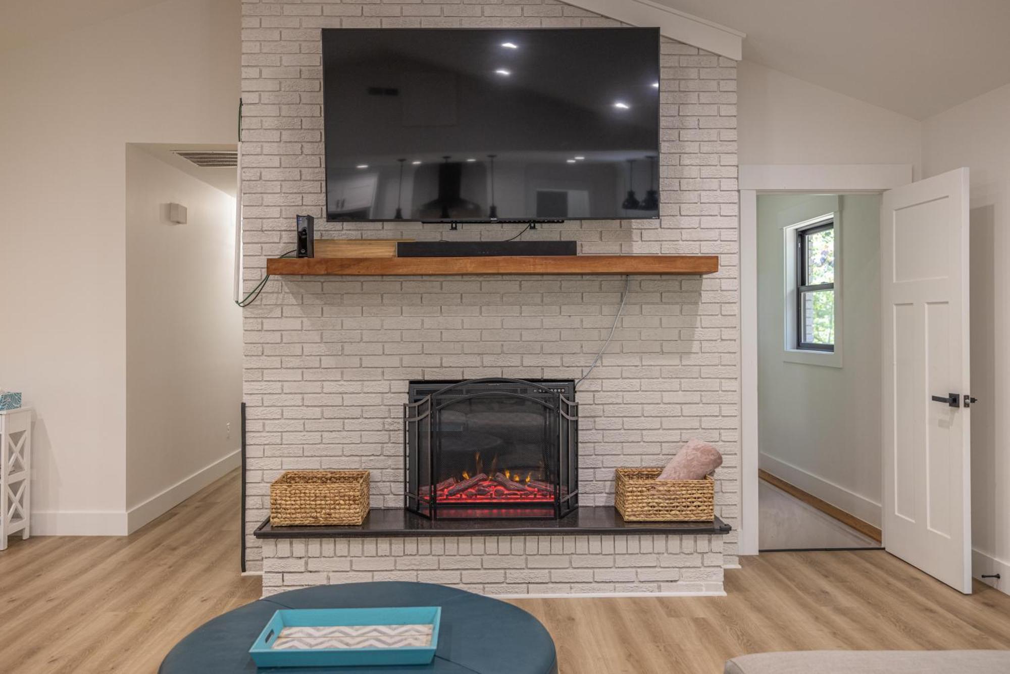 فيلا Mid-Century Modern Impeccable Remodel With Hot Tub آشفيل المظهر الخارجي الصورة