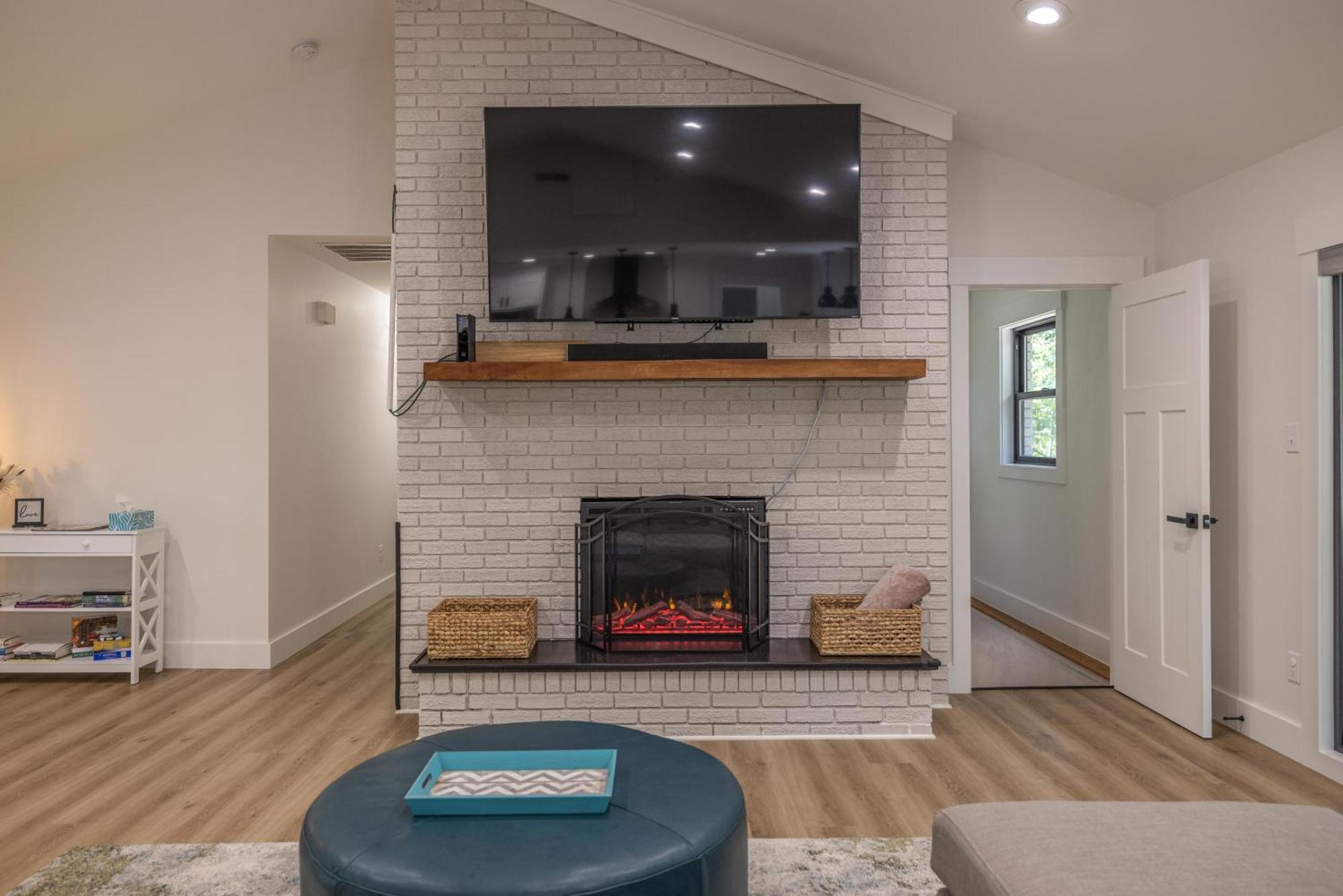 فيلا Mid-Century Modern Impeccable Remodel With Hot Tub آشفيل المظهر الخارجي الصورة