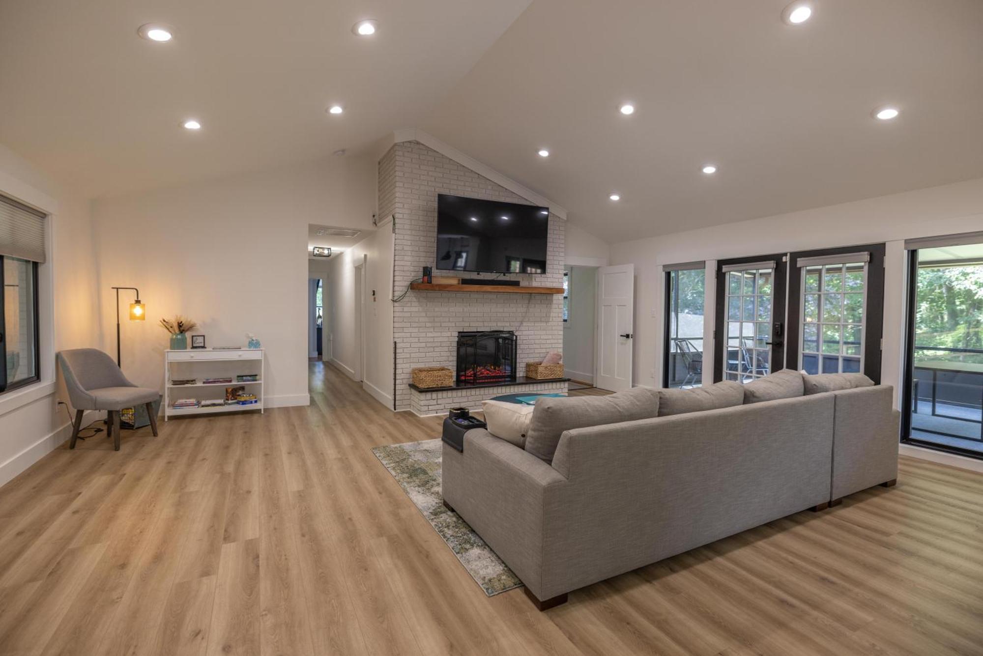 فيلا Mid-Century Modern Impeccable Remodel With Hot Tub آشفيل المظهر الخارجي الصورة