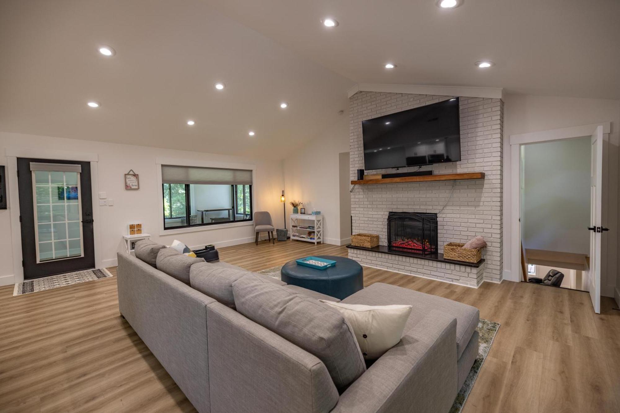 فيلا Mid-Century Modern Impeccable Remodel With Hot Tub آشفيل المظهر الخارجي الصورة