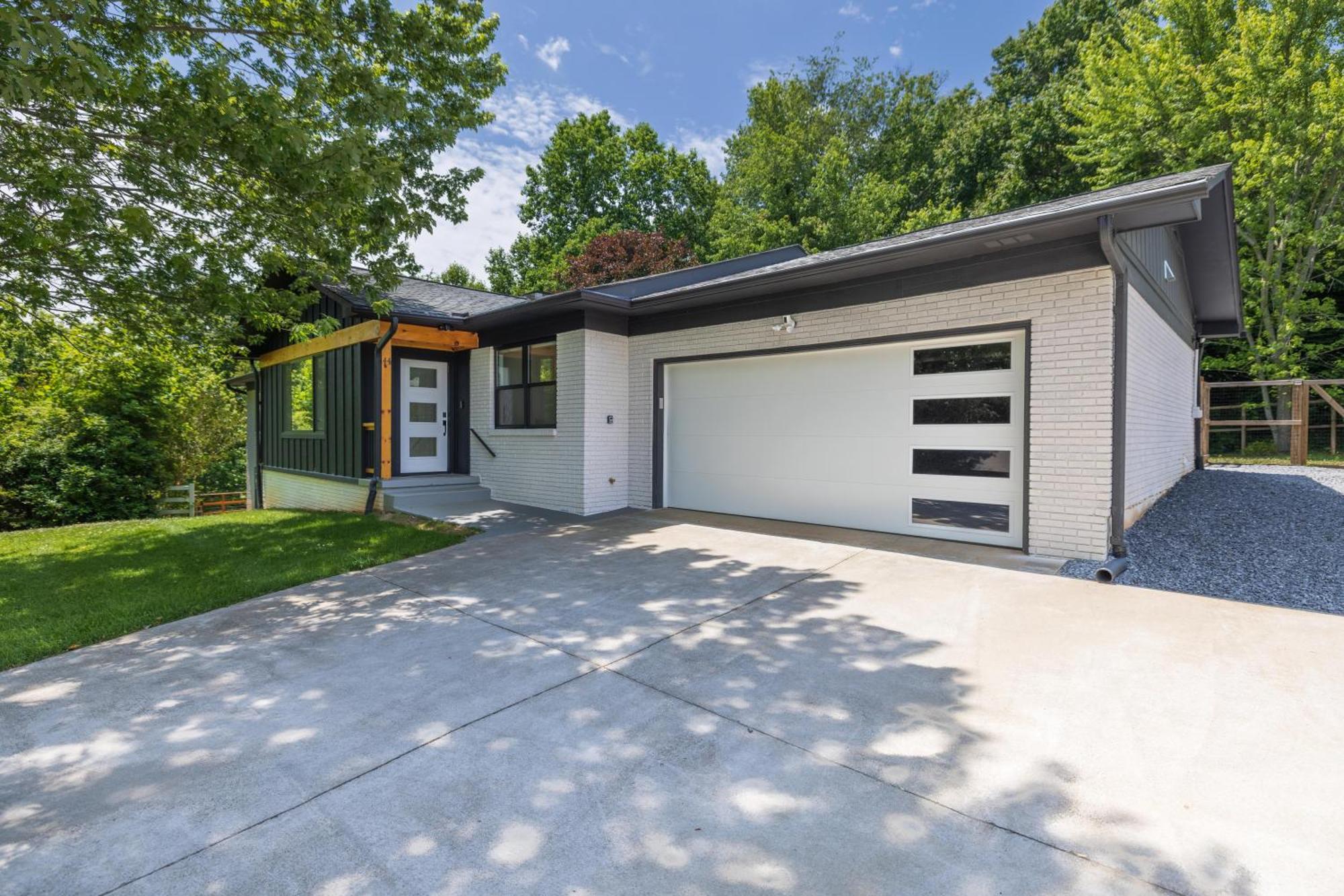 فيلا Mid-Century Modern Impeccable Remodel With Hot Tub آشفيل المظهر الخارجي الصورة
